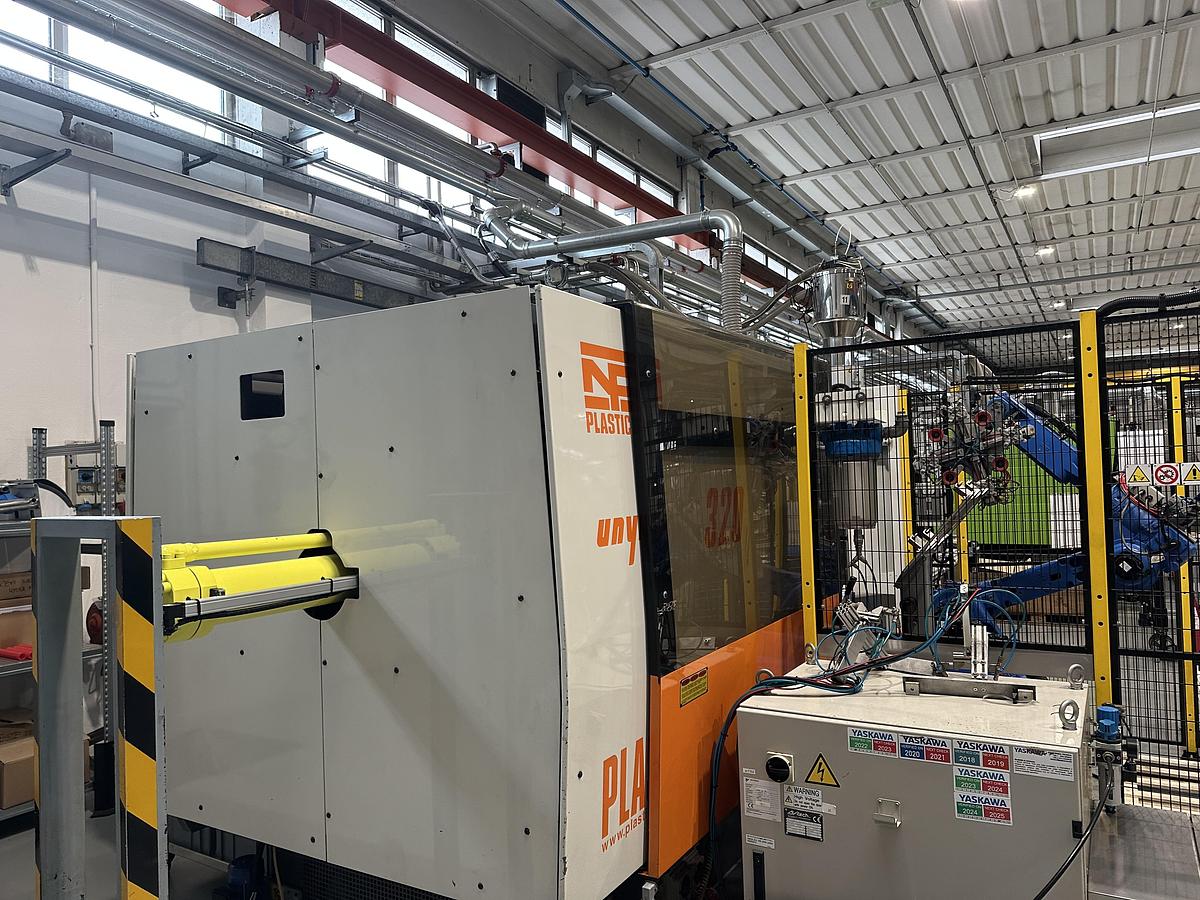 2010 PLASTIC METAL UNIKA 320