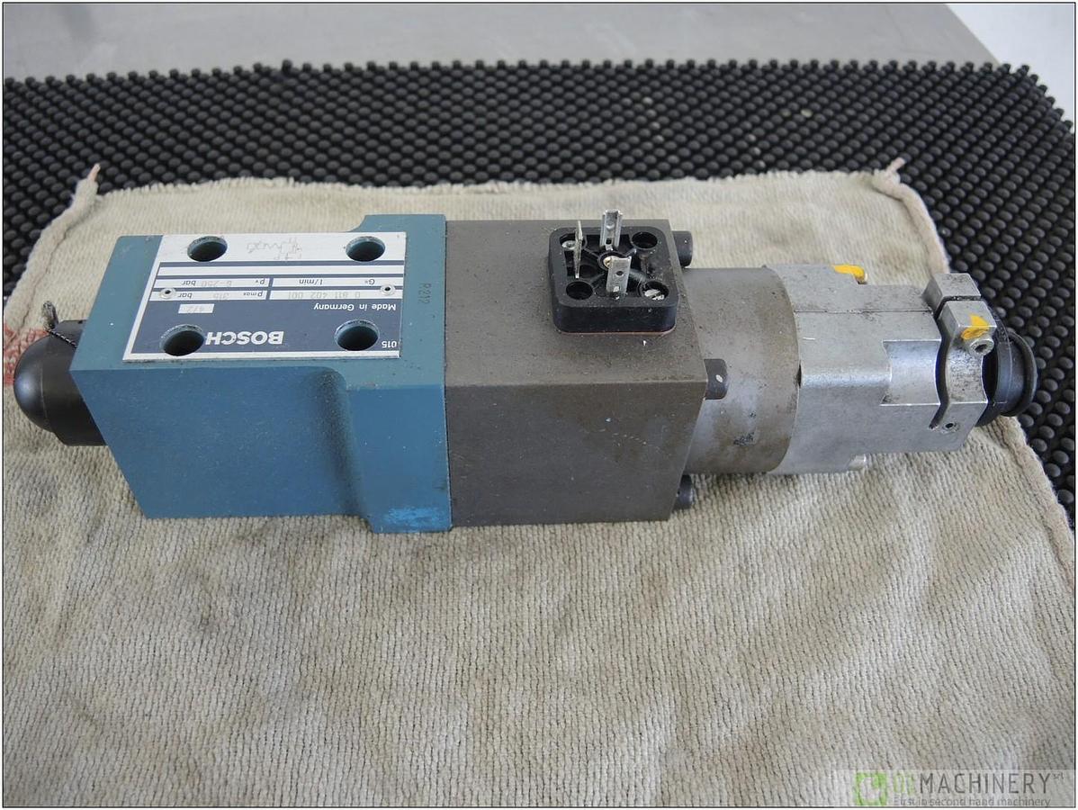  BOSCH 0 811 402 001