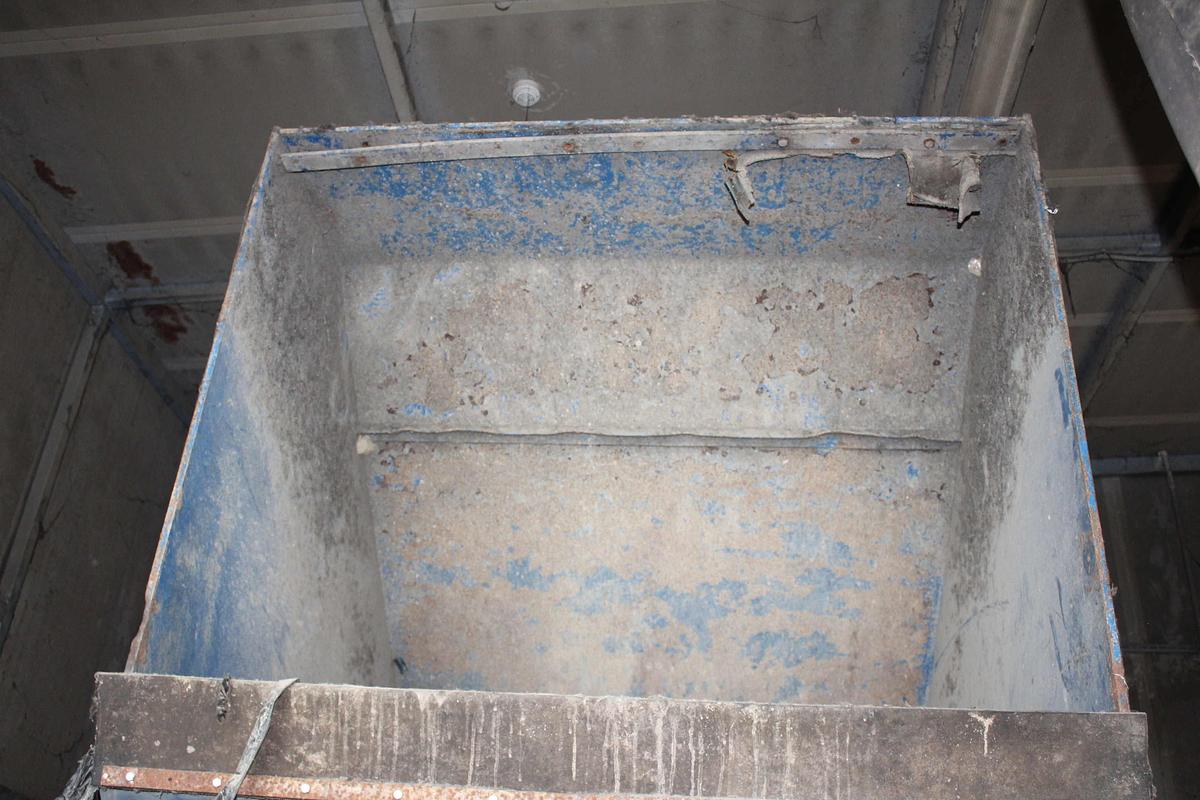 2001 PREVIERO MU916PRT