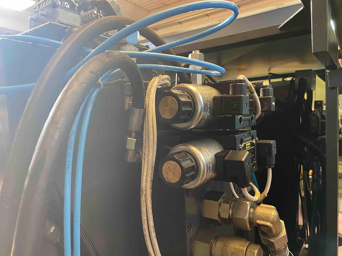 2005 PLASTIC METAL UNIKA 350