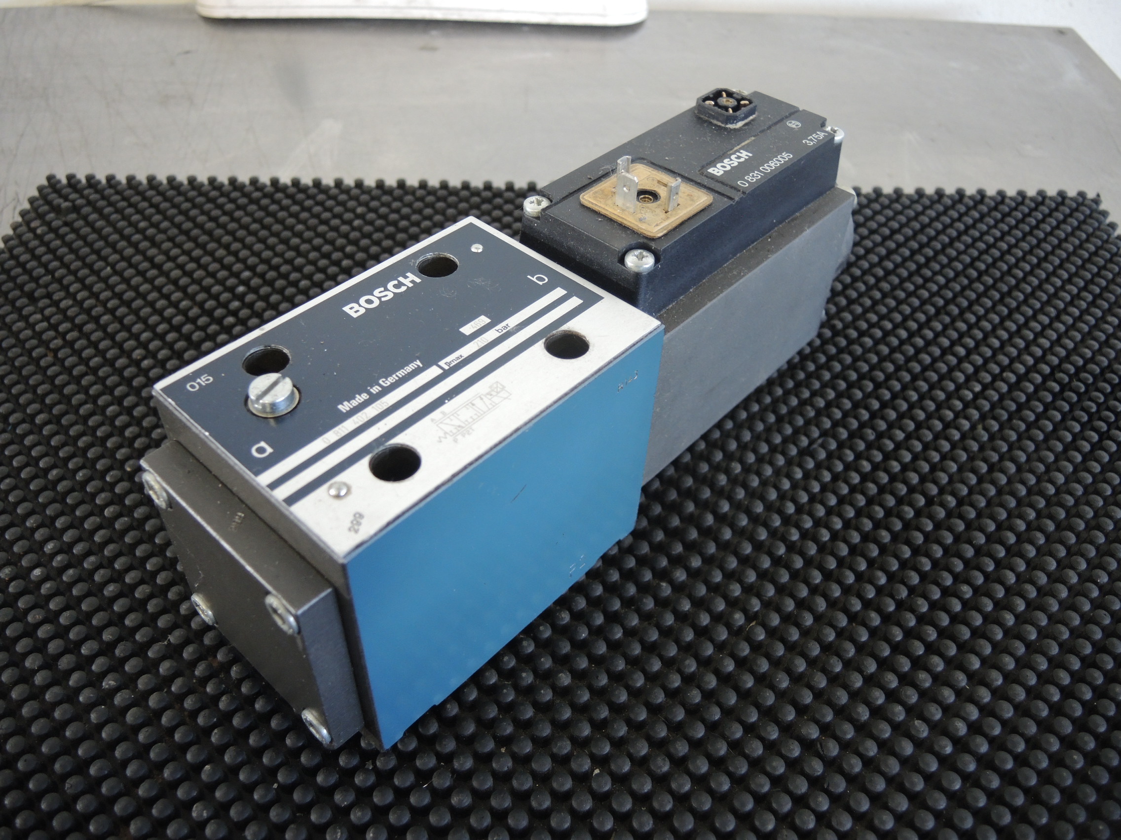  BOSCH 0 811 402 105