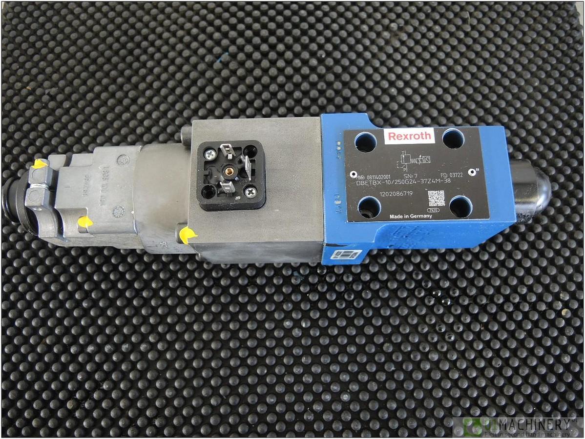  BOSCH 0 811 402 001