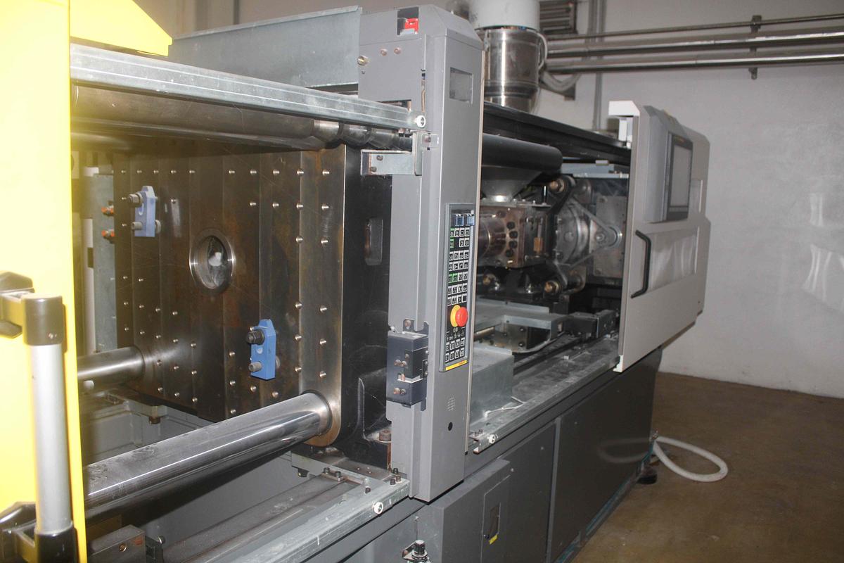 2012 Fanuc ROBOSHOT 150B S2000i