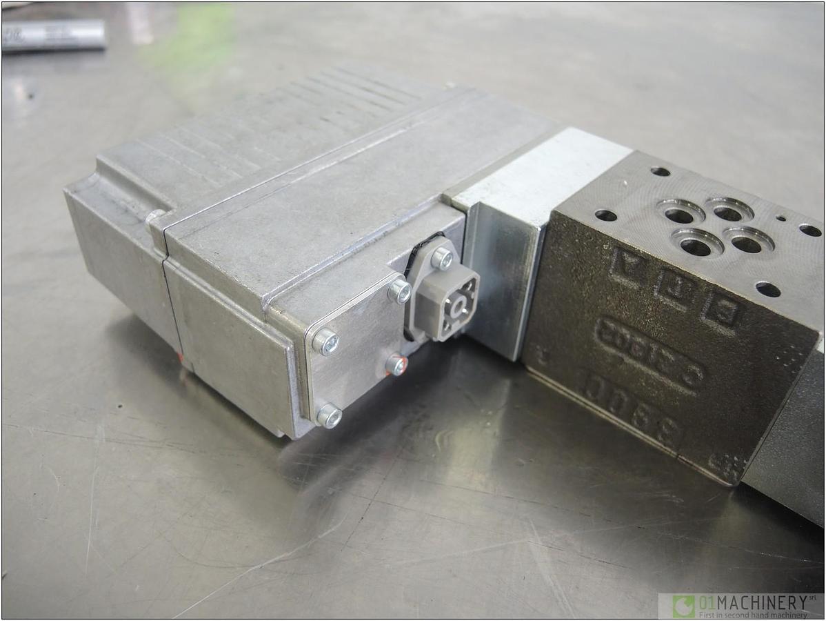 2020 MOOG D920-132