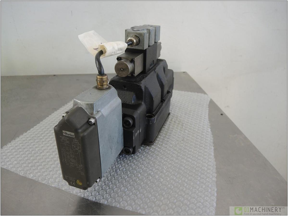 2000 PARKER D81FHB31H2NB0048