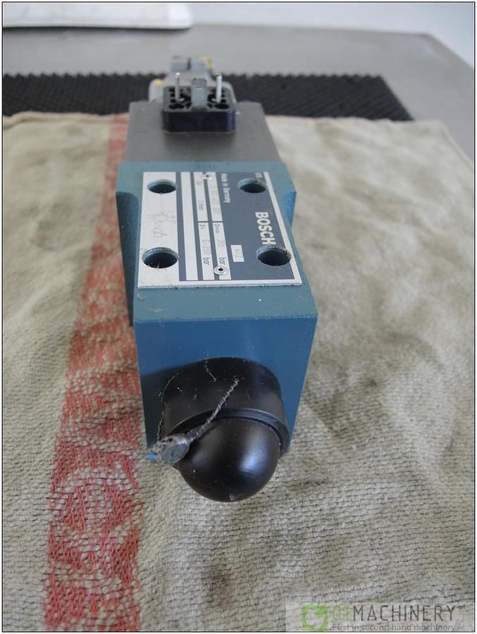  BOSCH 0 811 402 001