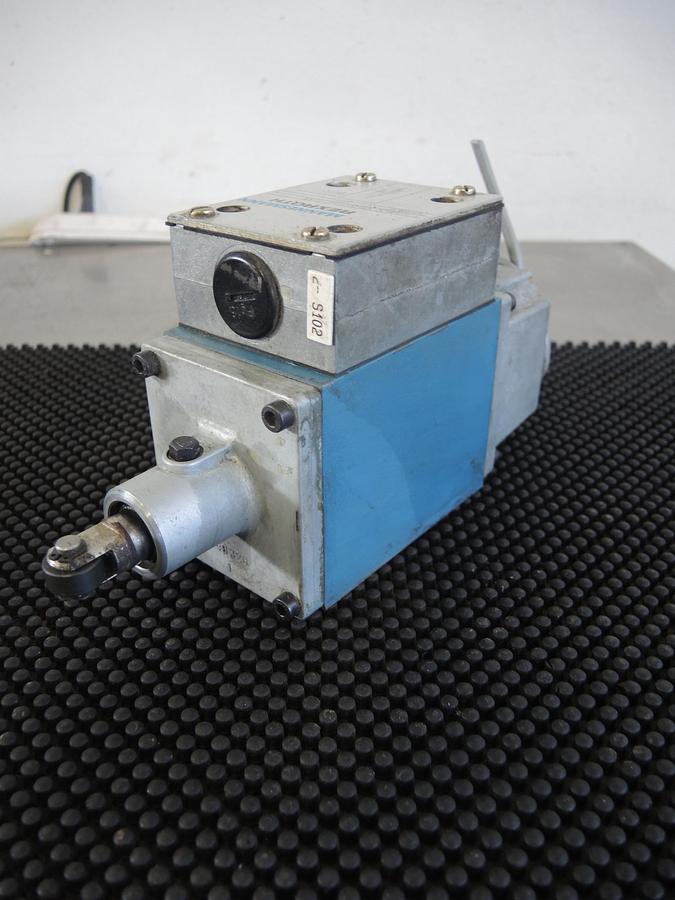 REXROTH 5-4WMR 10 X70-32