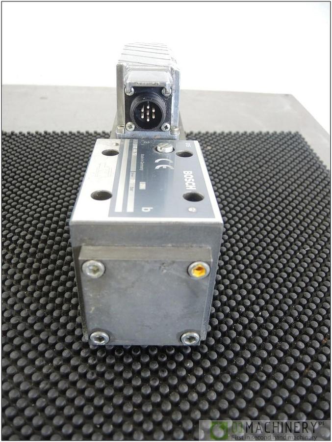  BOSCH 0 811 404 752