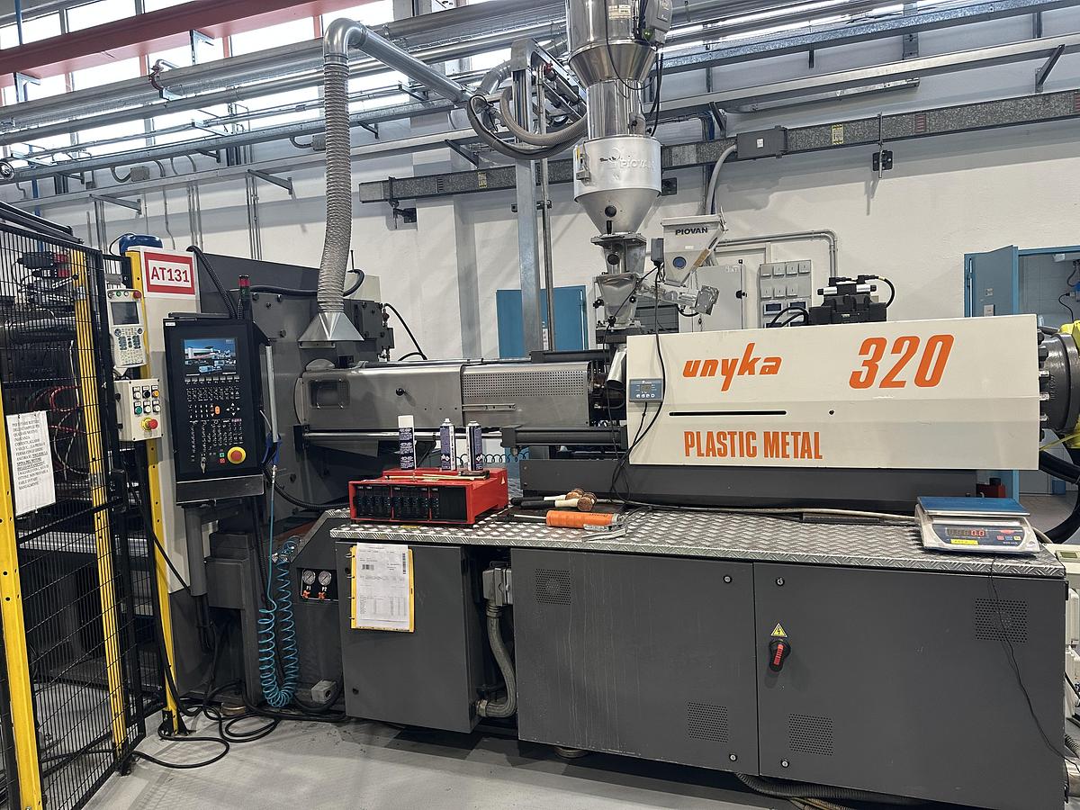 2010 PLASTIC METAL UNIKA 320