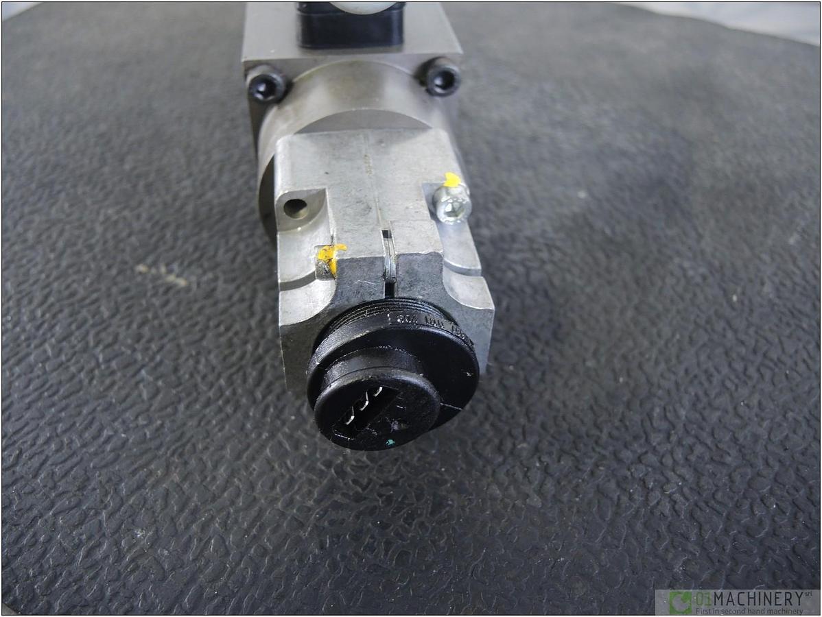 Used 1995 BOSCH 0 811 402 001 AI2198