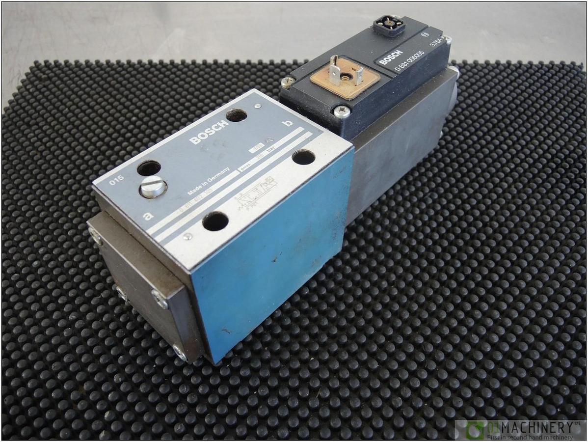  BOSCH 0 811 402 105