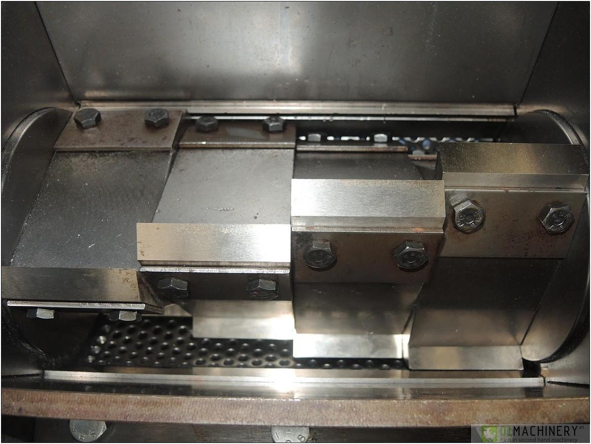 2001 SB PLASTICS MACHINERY GR3302/C