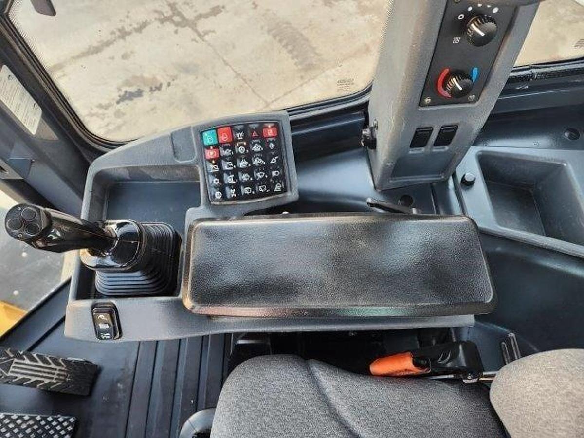 Used 2018 DEERE 544K