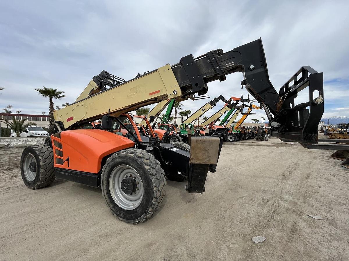Used 2016 JLG 1055