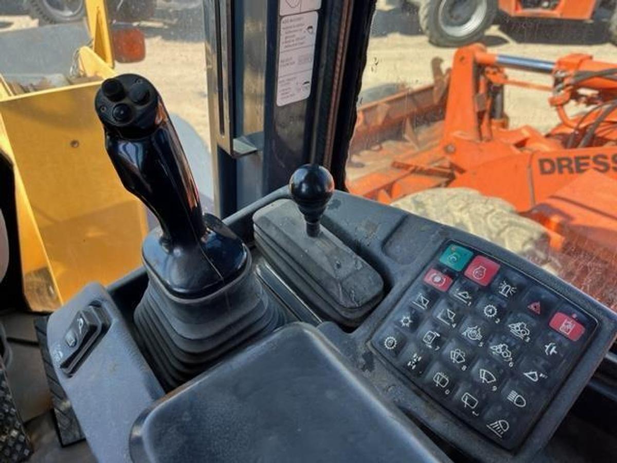 Used 2015 DEERE 544K