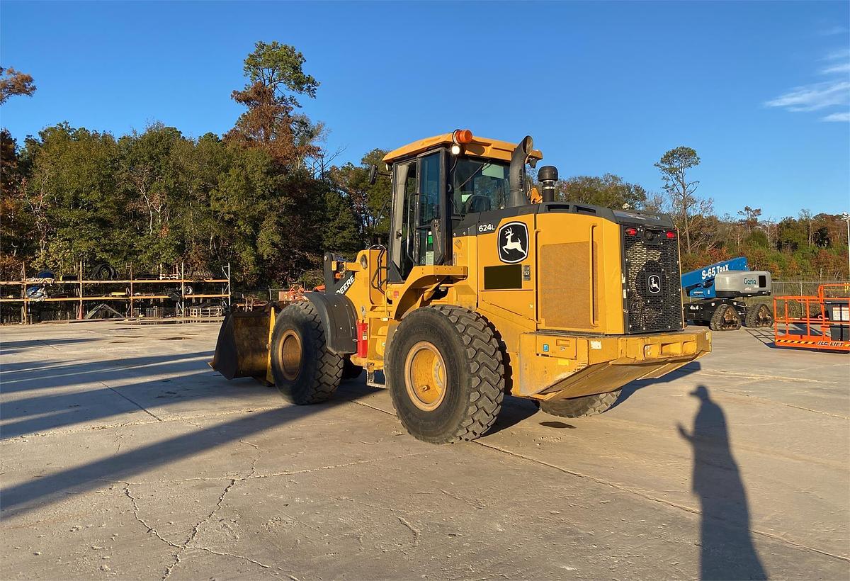 Used 2019 DEERE 624L