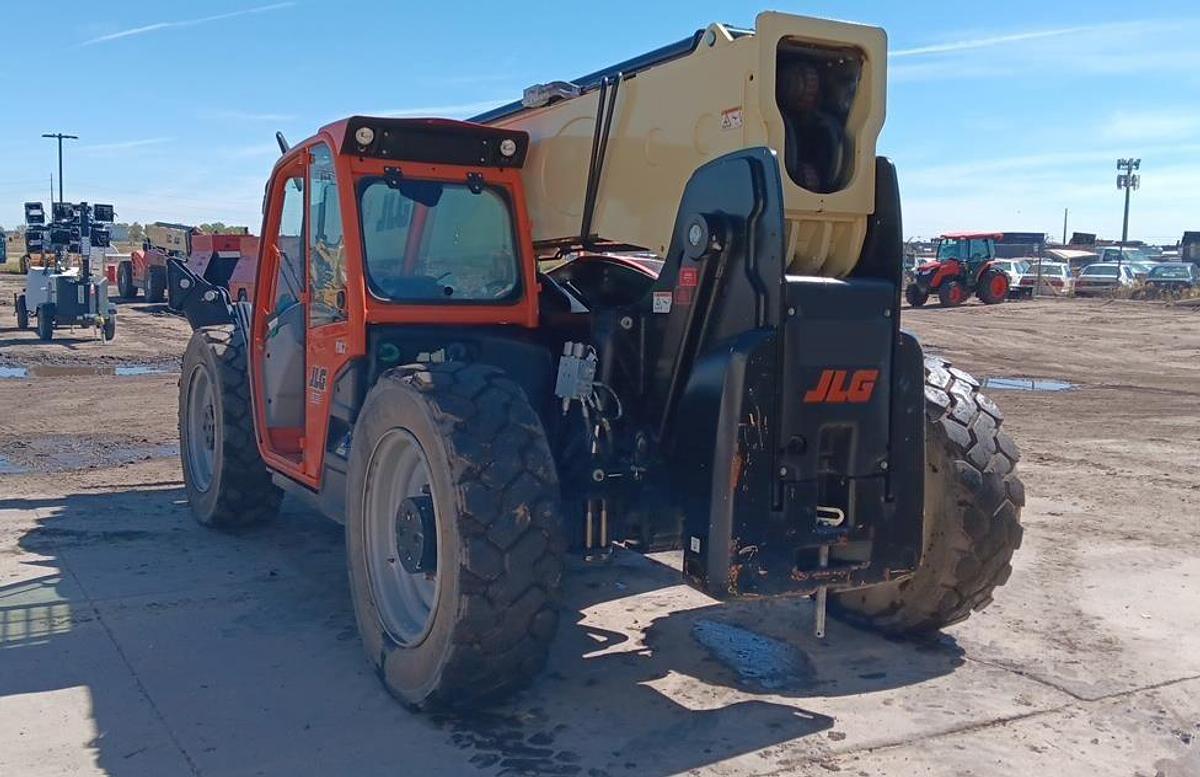 Used 2017 JLG 1055