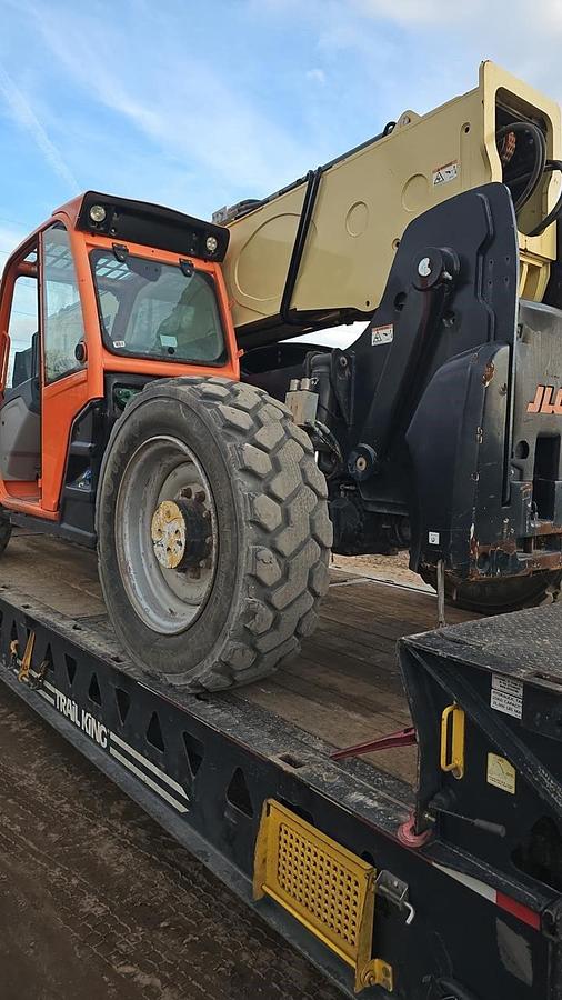 Used 2017 JLG 1055