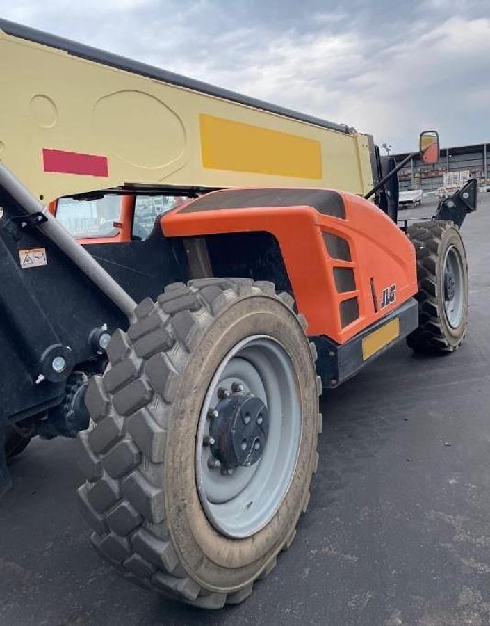 Used 2016 JLG 1055