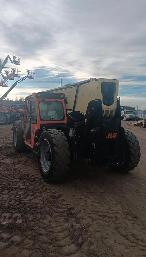 Used 2017 JLG 1055