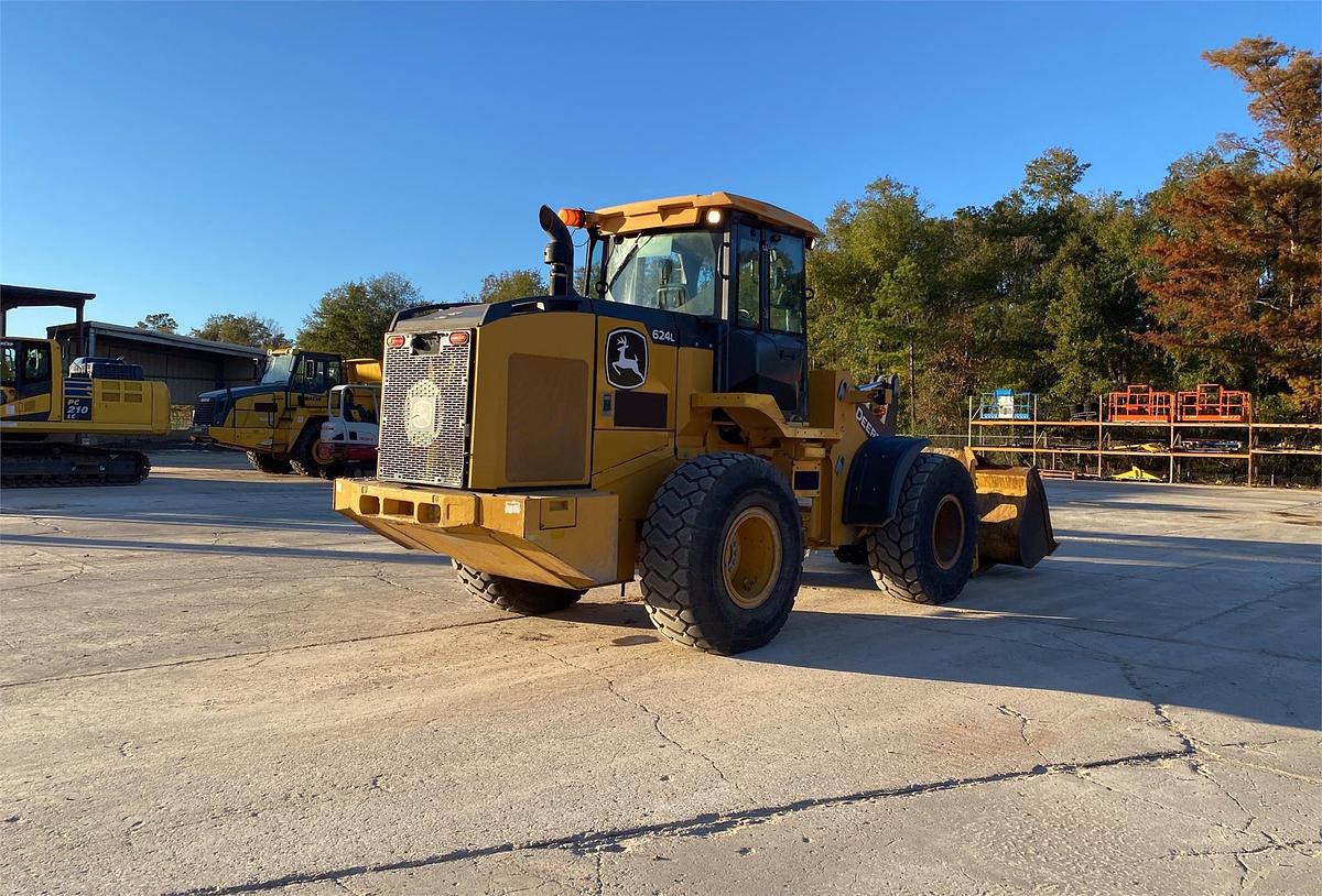 Used 2019 DEERE 624L