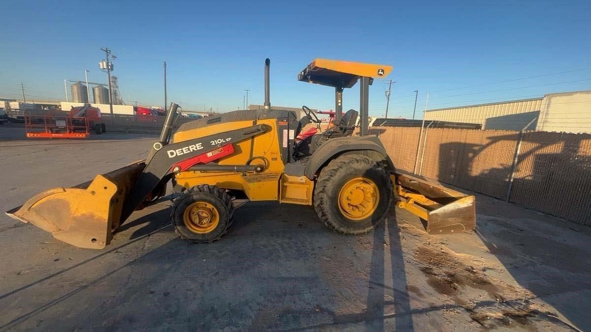 Used 2019 DEERE 210LEP