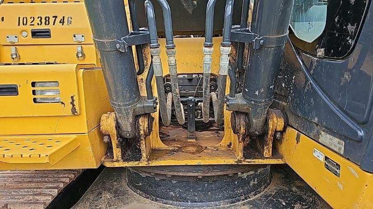 Used 2018 DEERE 210G LC