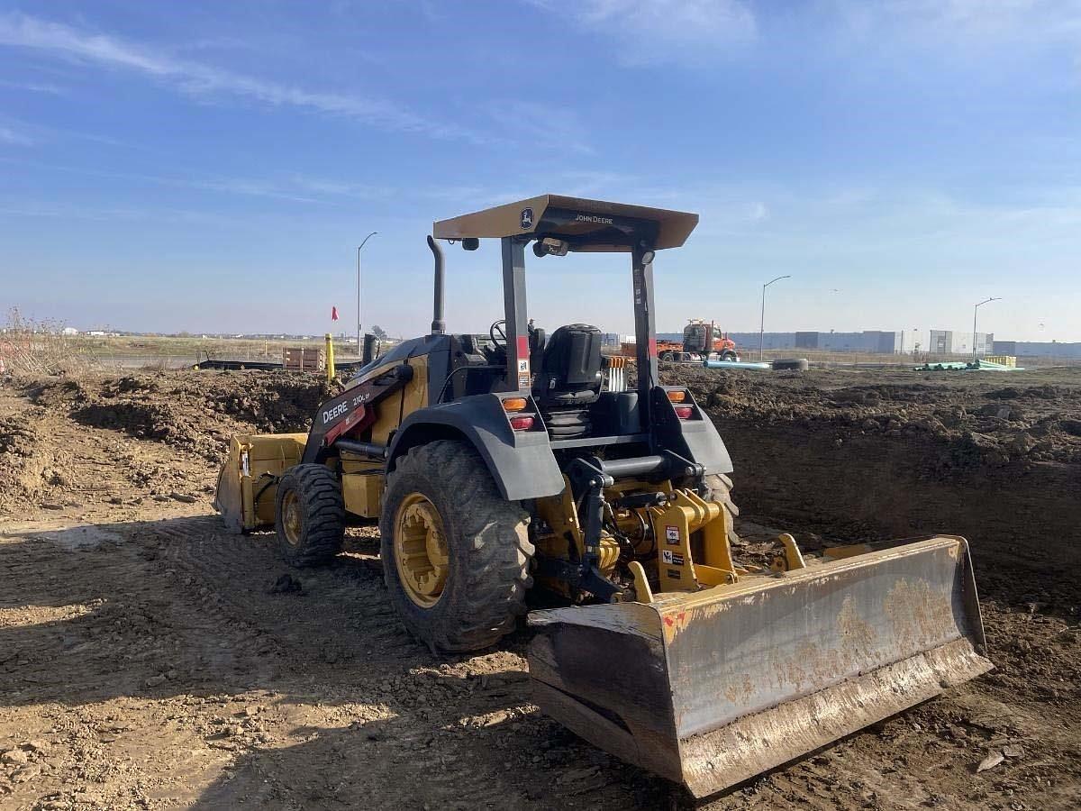 Used 2019 DEERE 210LEP