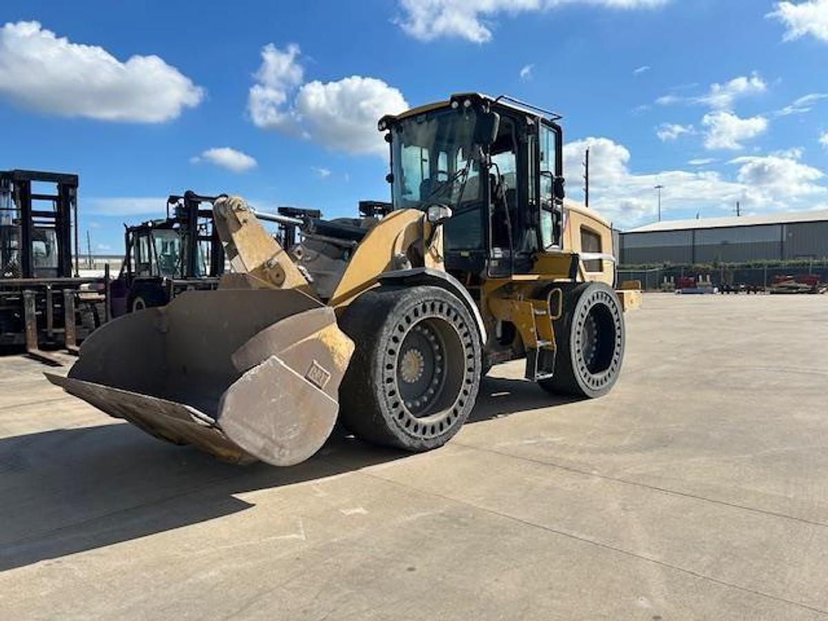 Used 2015 CATERPILLAR 924K