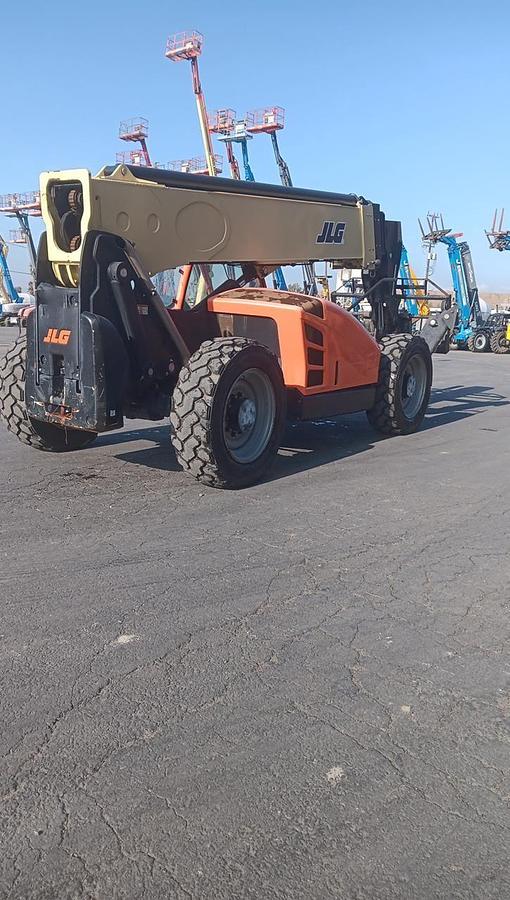 Used 2017 JLG 1055
