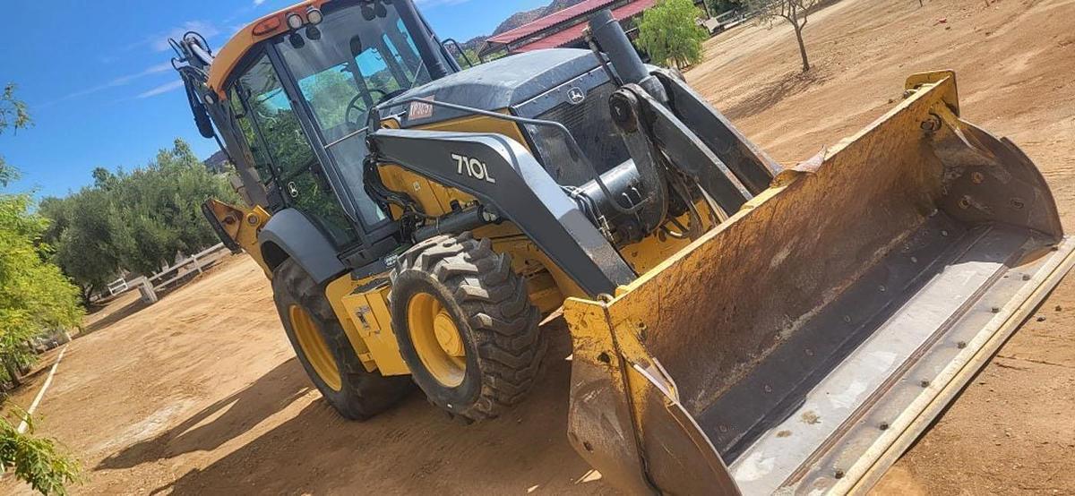 Used 2019 DEERE 710L