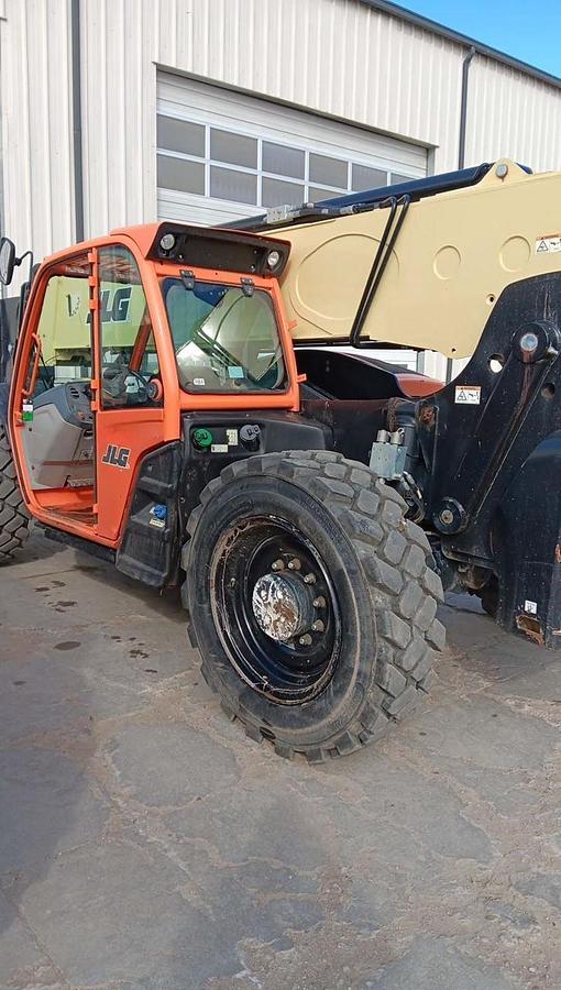 Used 2017 JLG 1055