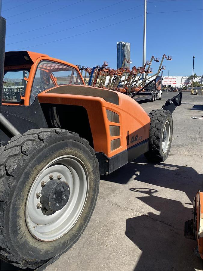 Used 2015 JLG 1055