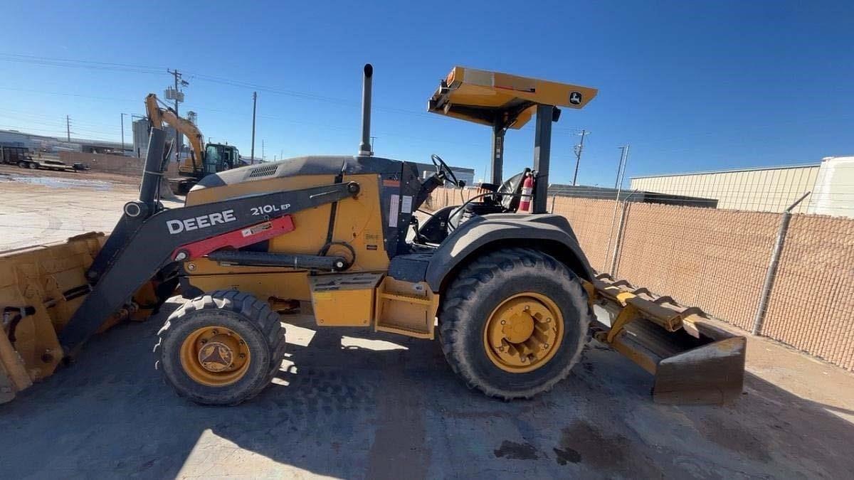 Used 2019 DEERE 210LEP
