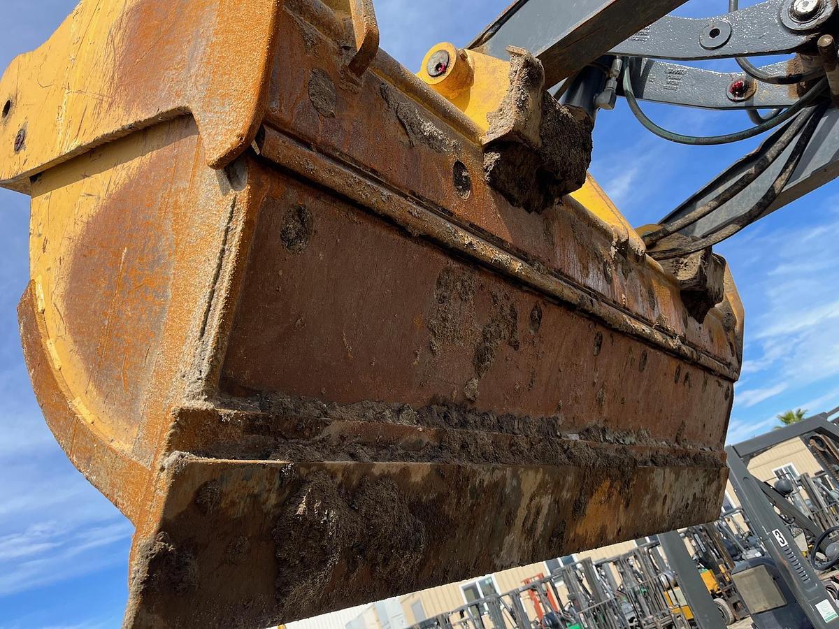 Used 2019 DEERE 410L