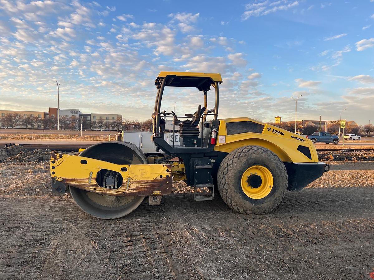 Used 2018 BOMAG BW211D-5