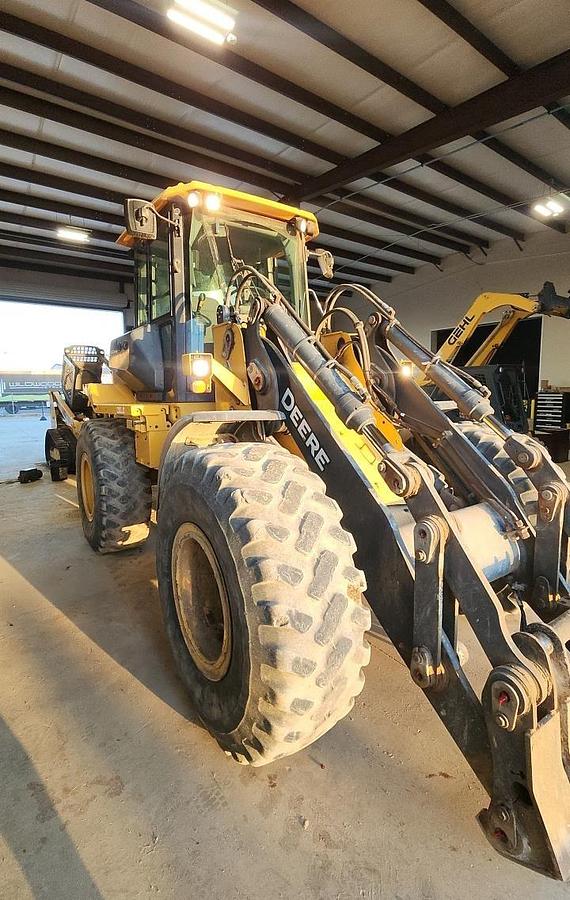 Used 2019 DEERE 524L