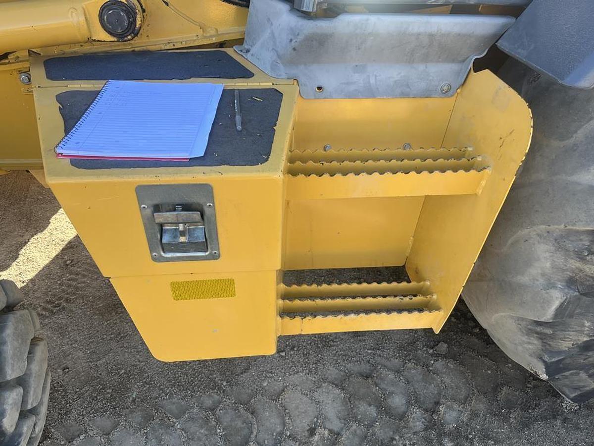 Used 2018 DEERE 410L