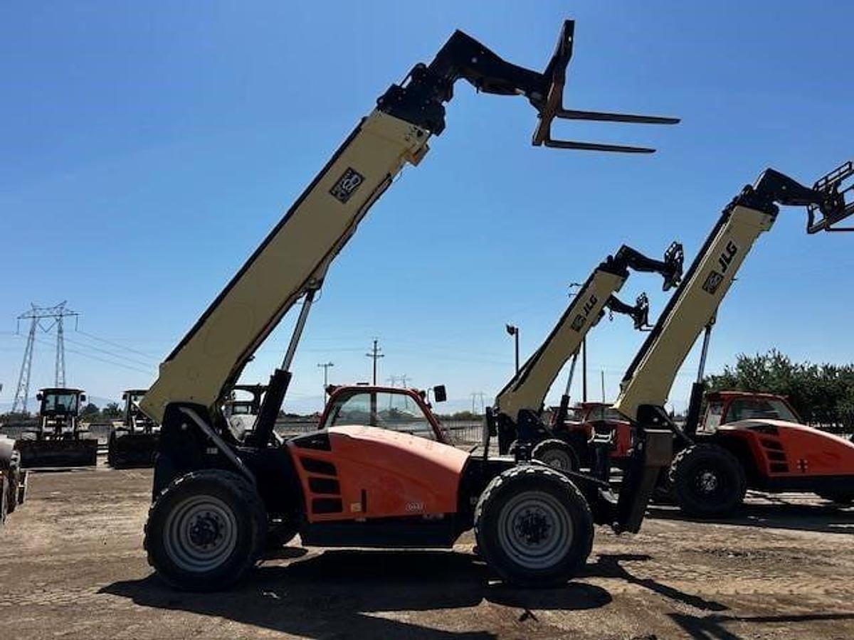 Used 2017 JLG 1055