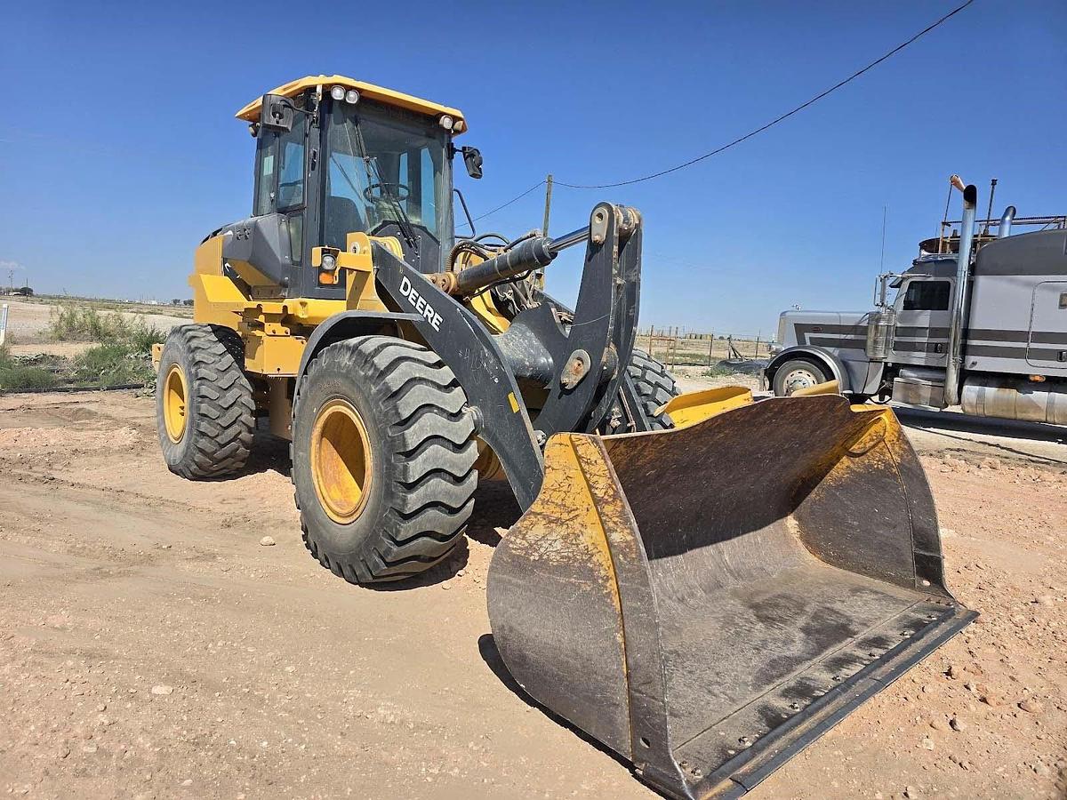 Used 2019 DEERE 624L