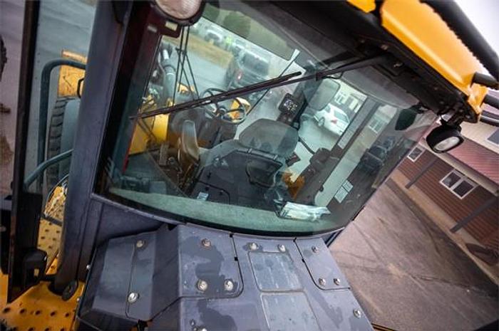 Used 2017 DEERE 544K