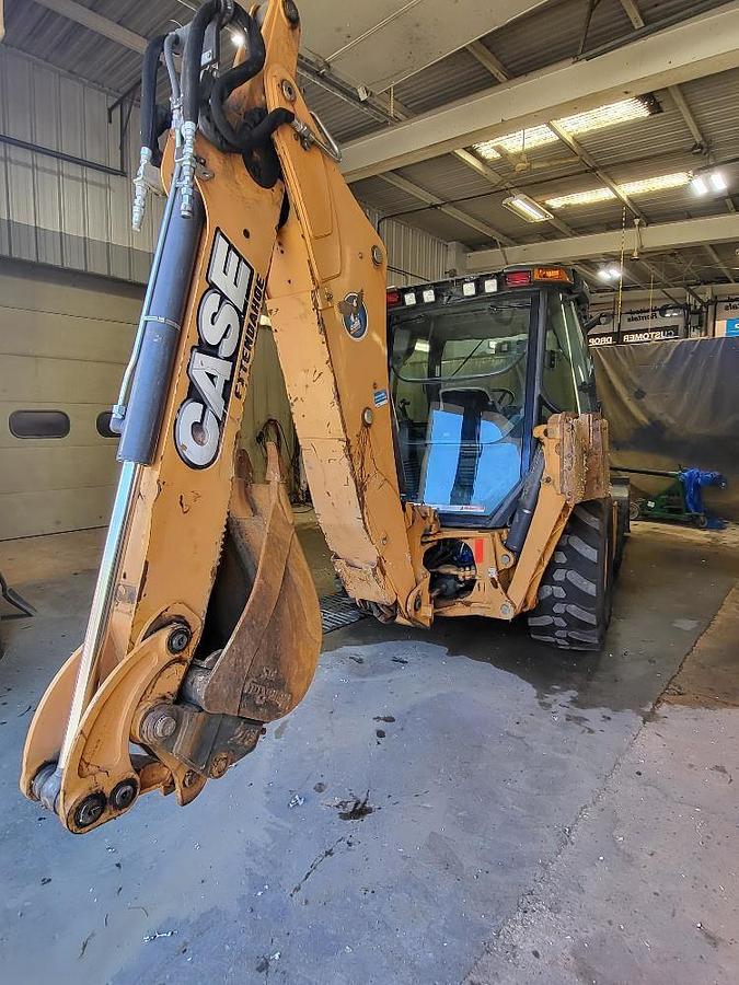 Used 2017 CASE 580SN