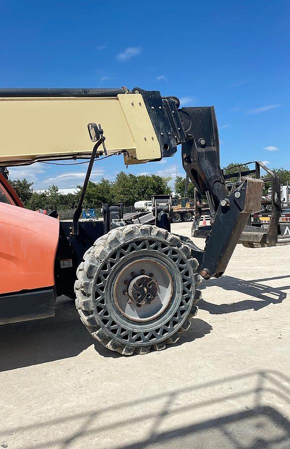 Used 2017 JLG 1055