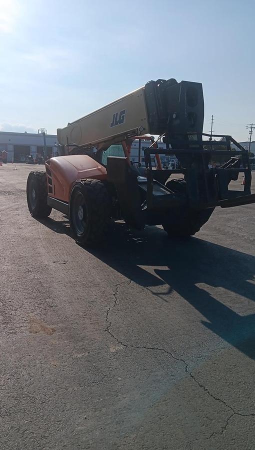 Used 2017 JLG 1055