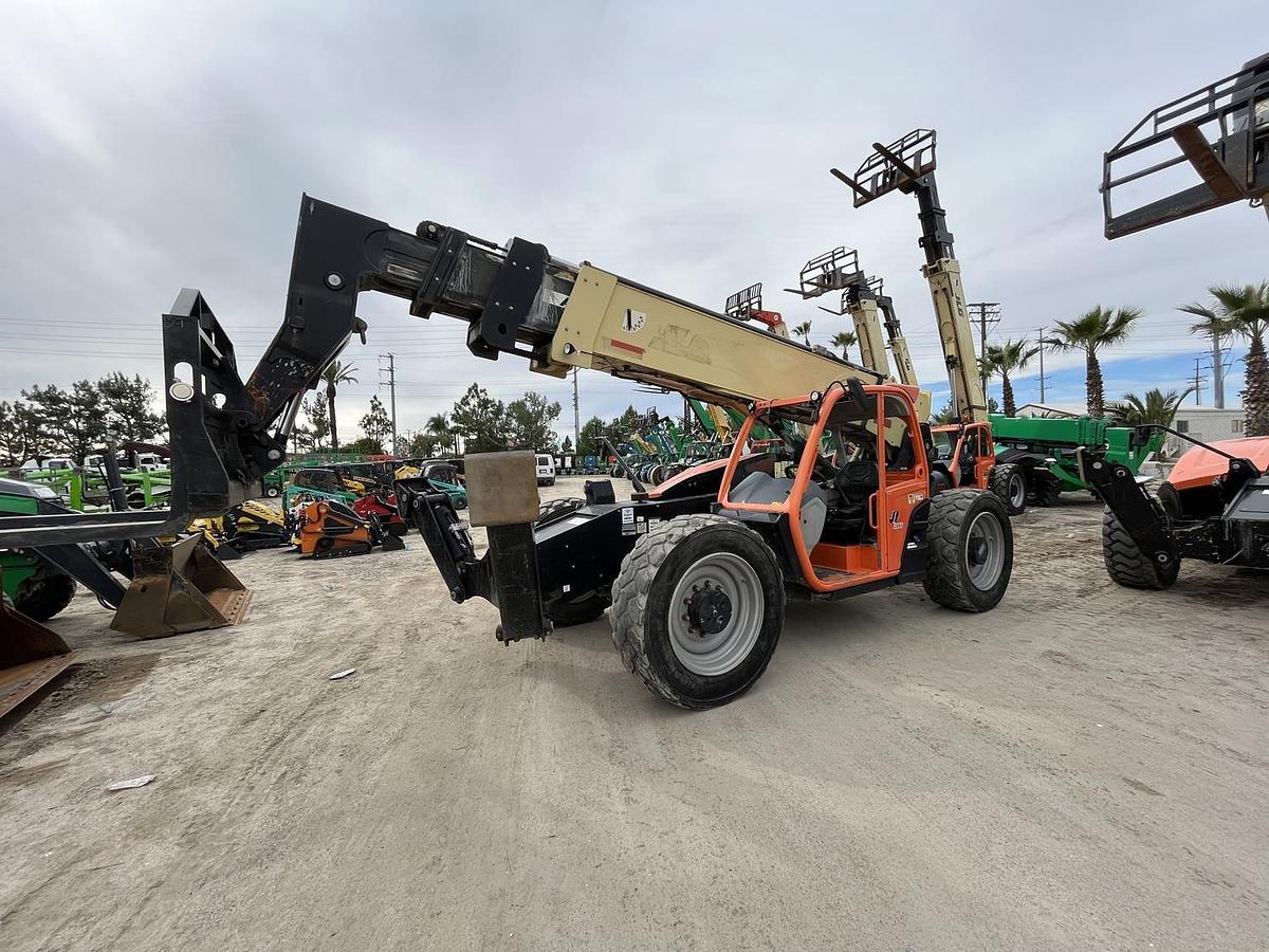 Used 2016 JLG 1055