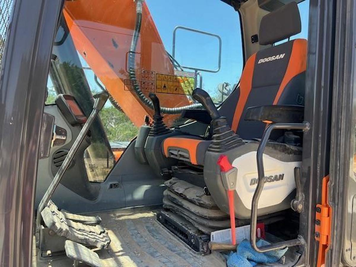 Used 2022 DOOSAN DX225 LC-5