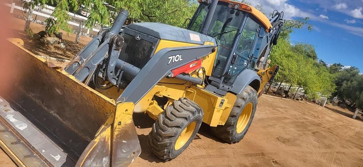 Used 2019 DEERE 710L