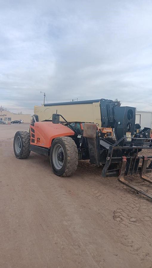 Used 2017 JLG 1055