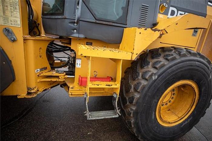 Used 2017 DEERE 544K