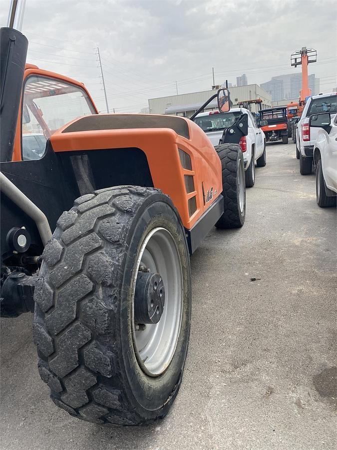 Used 2015 JLG 1055